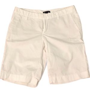GAP Ladies Classic White Bermuda Shorts | Pockets Size 6 EUC